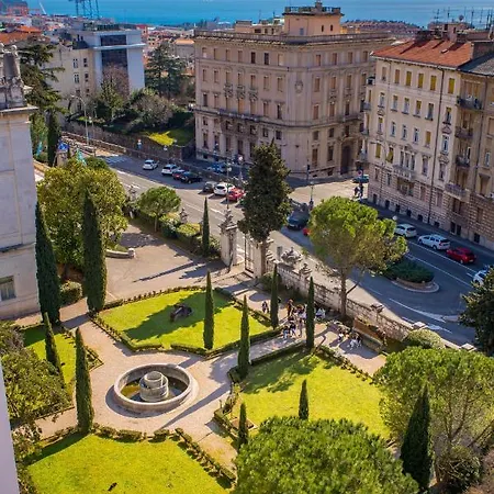 Aenei Delux Διαμέρισμα *