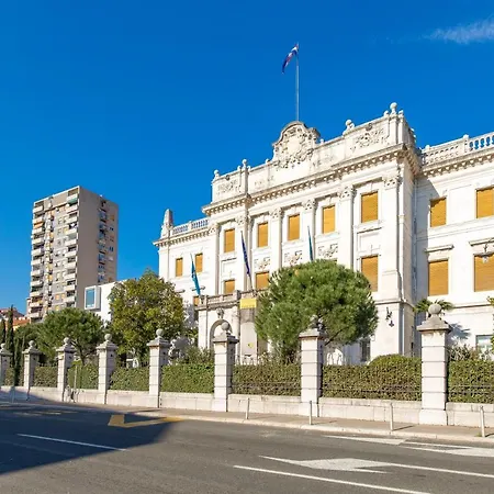 Apartment Aenei Delux Rijeka