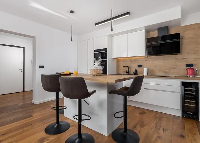 公寓 Aenei Delux *