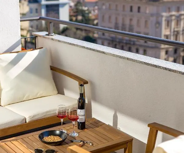 Aenei Delux 公寓 里耶卡