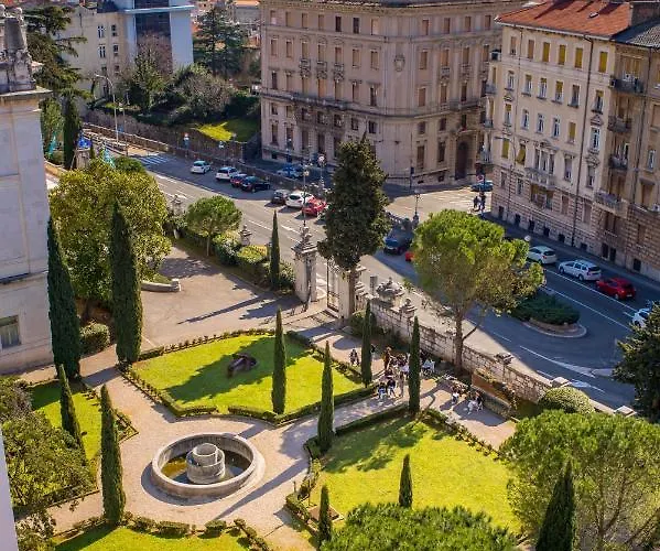 Aenei Delux 公寓 *