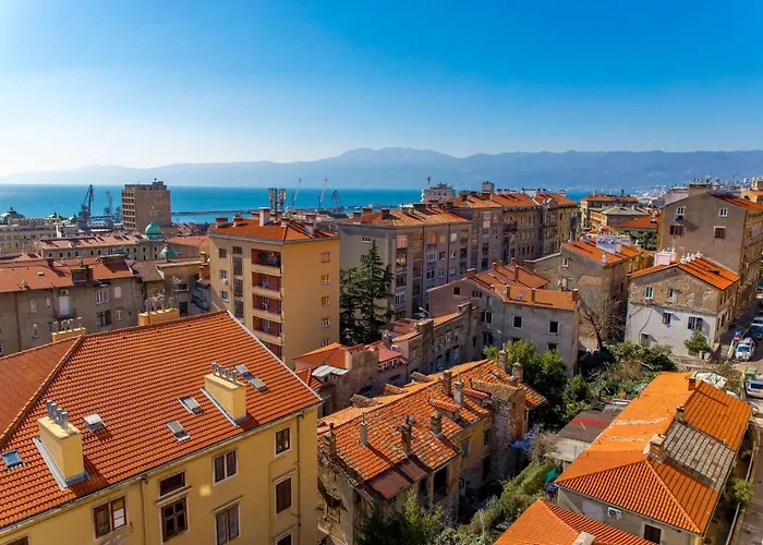 公寓 Aenei Delux *