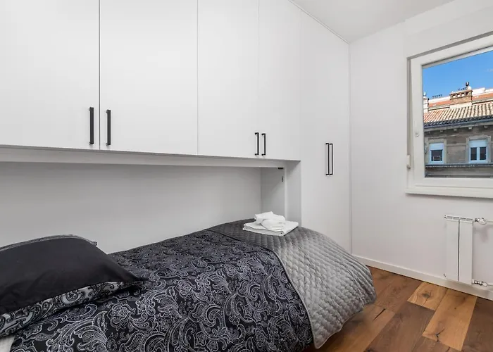 Aenei Delux 里耶卡