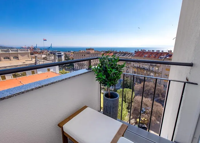 Aenei Delux * 里耶卡